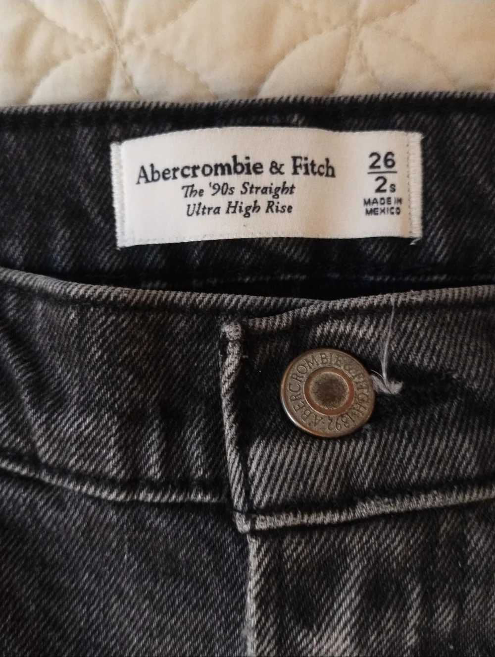 Abercrombie & Fitch The 90s‎ Slim Straight Ultra High Rise Black Wash Jeans